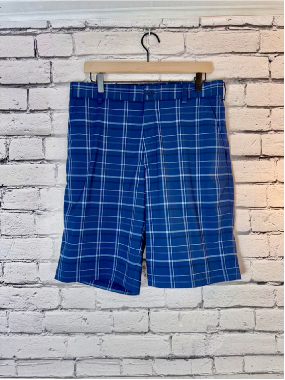 Men's Nike Golf Blue Plaid Flat Front Shorts Waist size 32 Golf Shorts